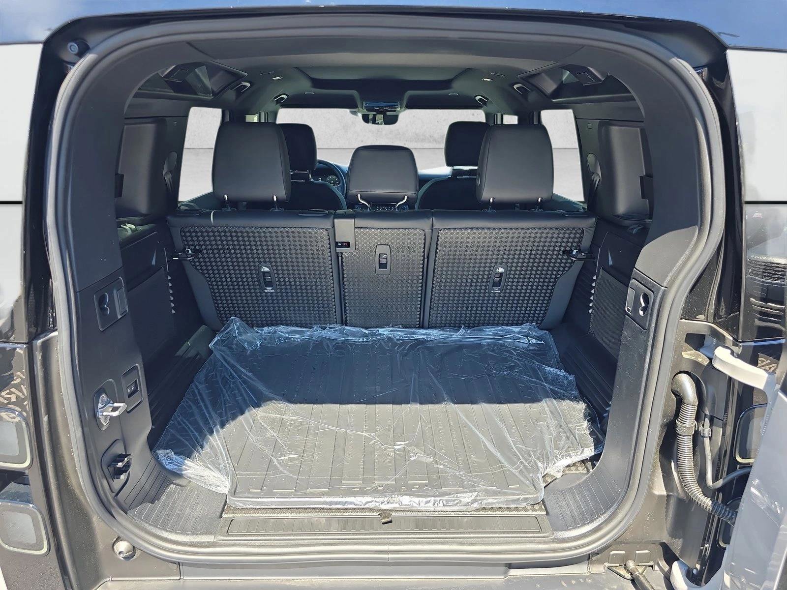 New 2026 Land Rover Defender 110 S AWD/4WD image 12