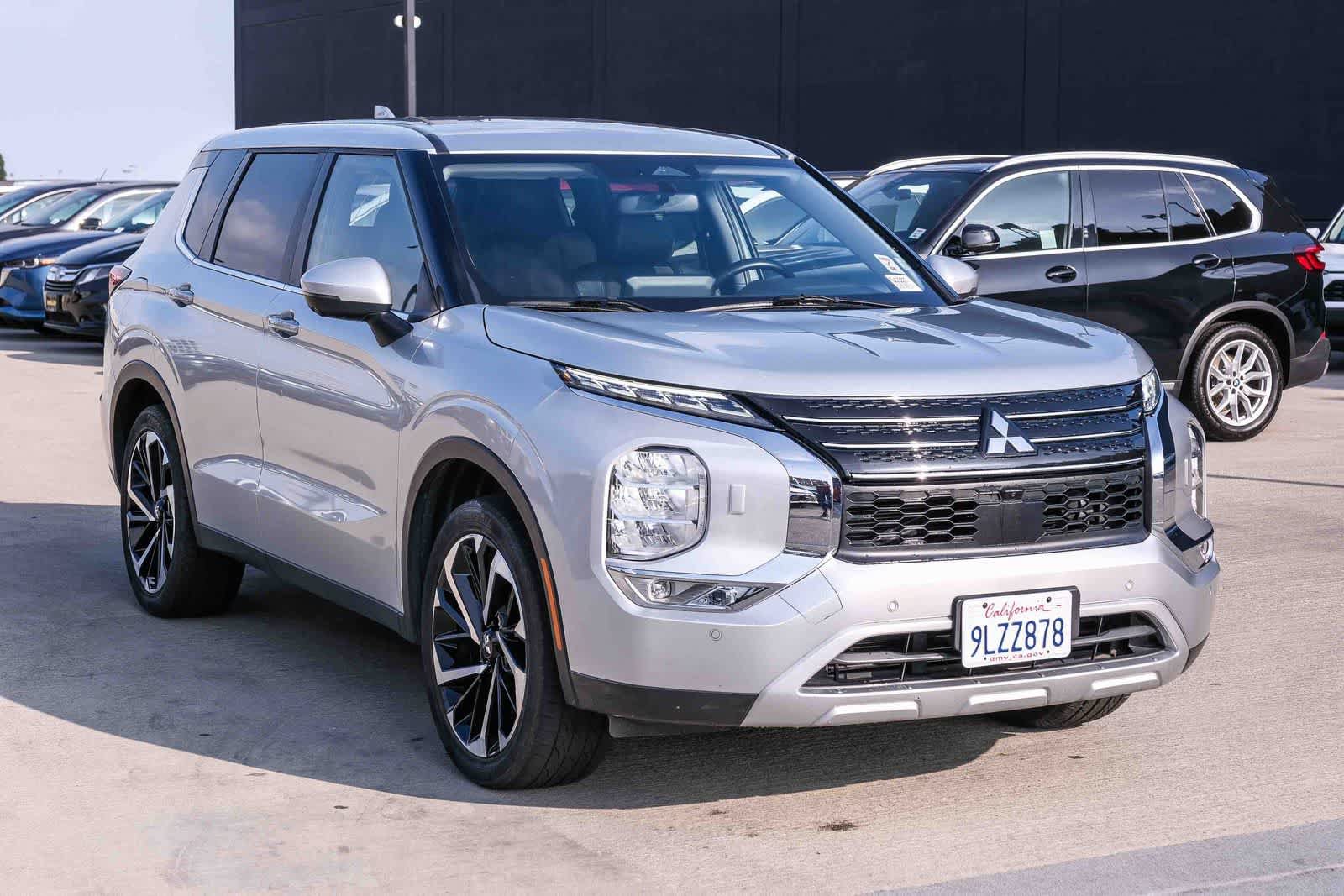 Used 2024 Mitsubishi Outlander SE AWD/4WD image 3