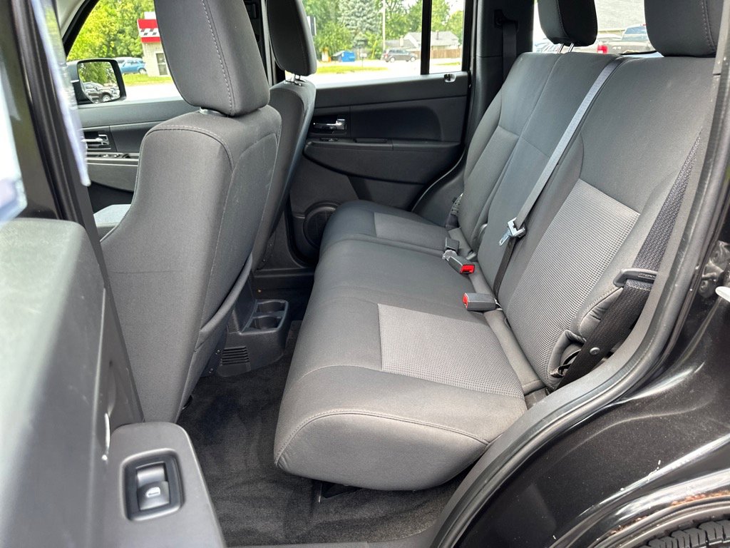 Used 2009 Jeep Liberty Sport image 18