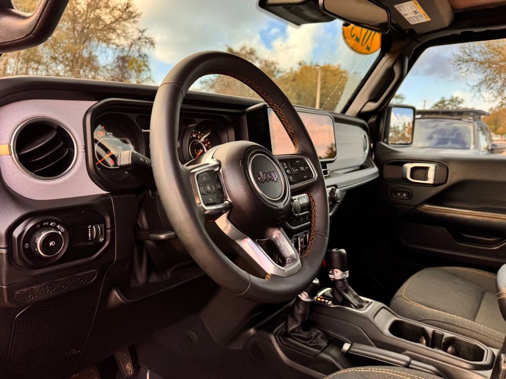 Used 2025 Jeep Wrangler Sahara image 37
