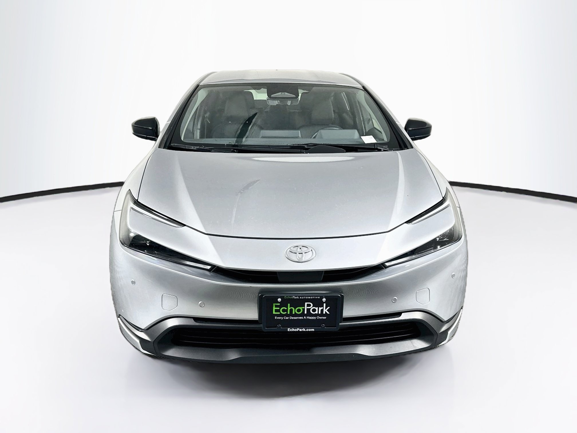 Used 2025 Toyota Prius LE FWD image 2