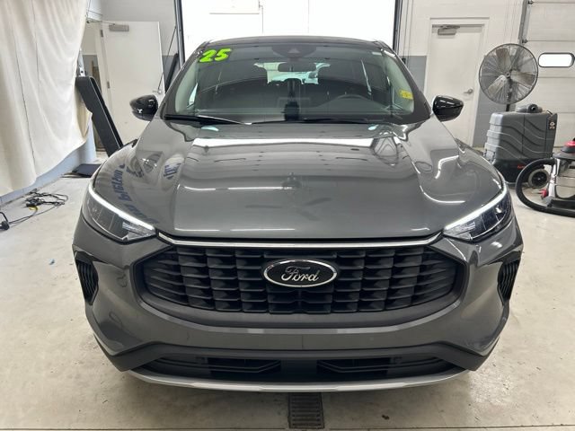 Used 2025 Ford Escape Active AWD/4WD image 2