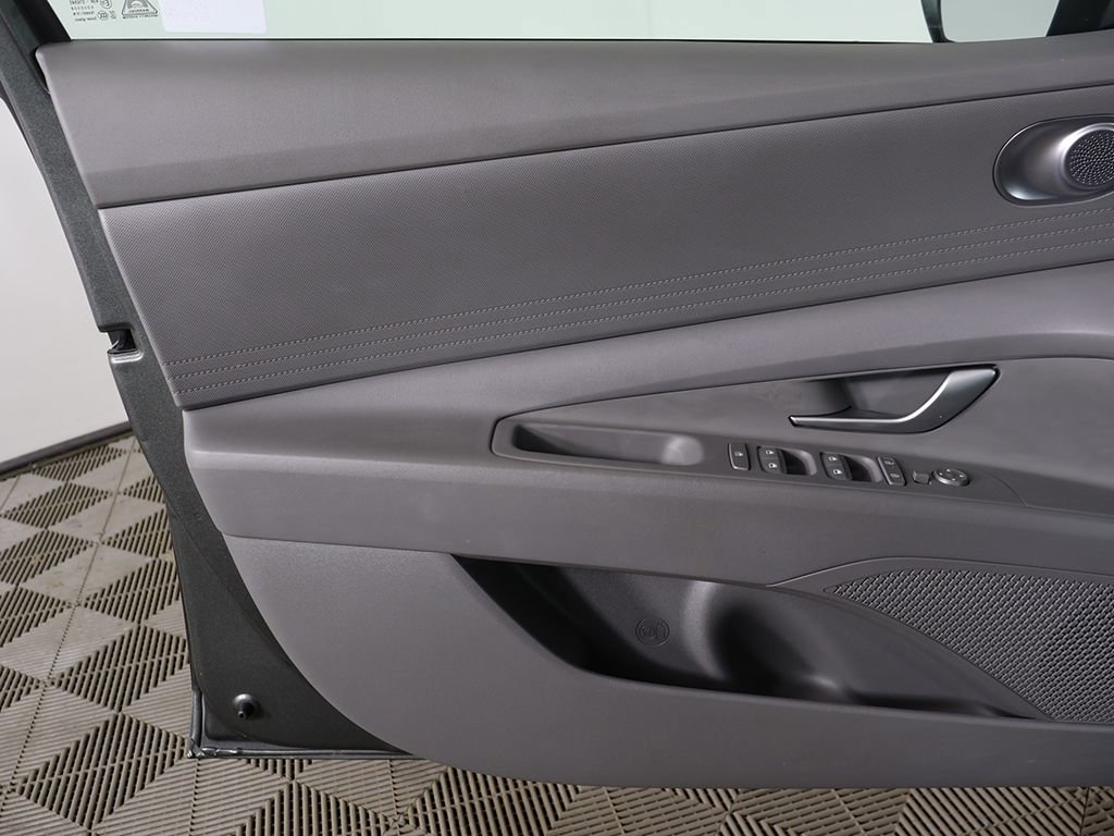 Used 2024 Hyundai Elantra SEL FWD image 19