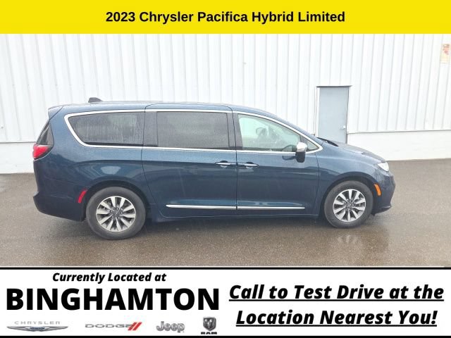 Used 2023 Chrysler Pacifica Limited FWD image 3