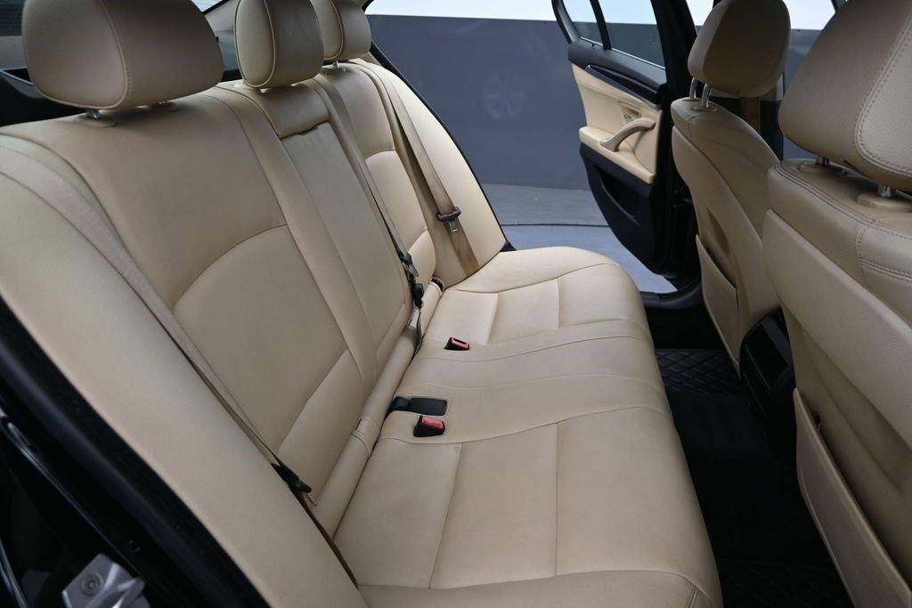 Used 2016 BMW 528i Sedan RWD image 19