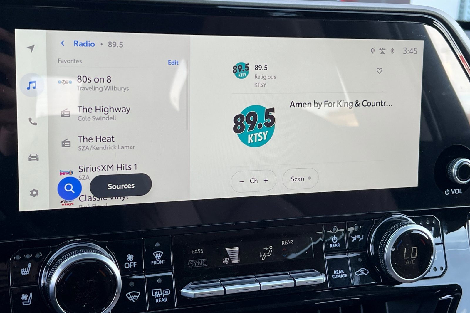 New 2025 Toyota Highlander XLE image 16