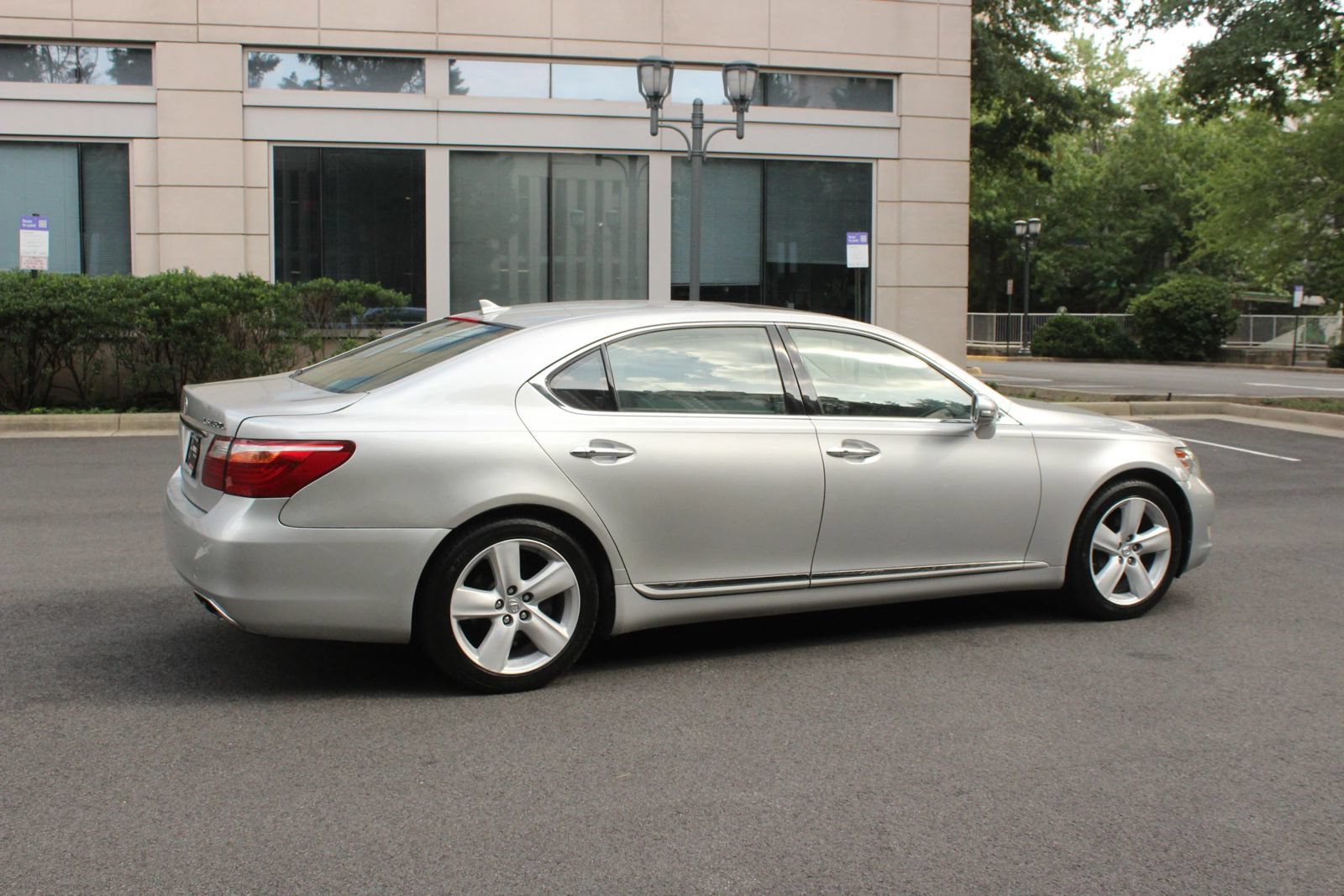 Used 2011 Lexus LS 460 L w/ Luxury Pkg RWD image 7