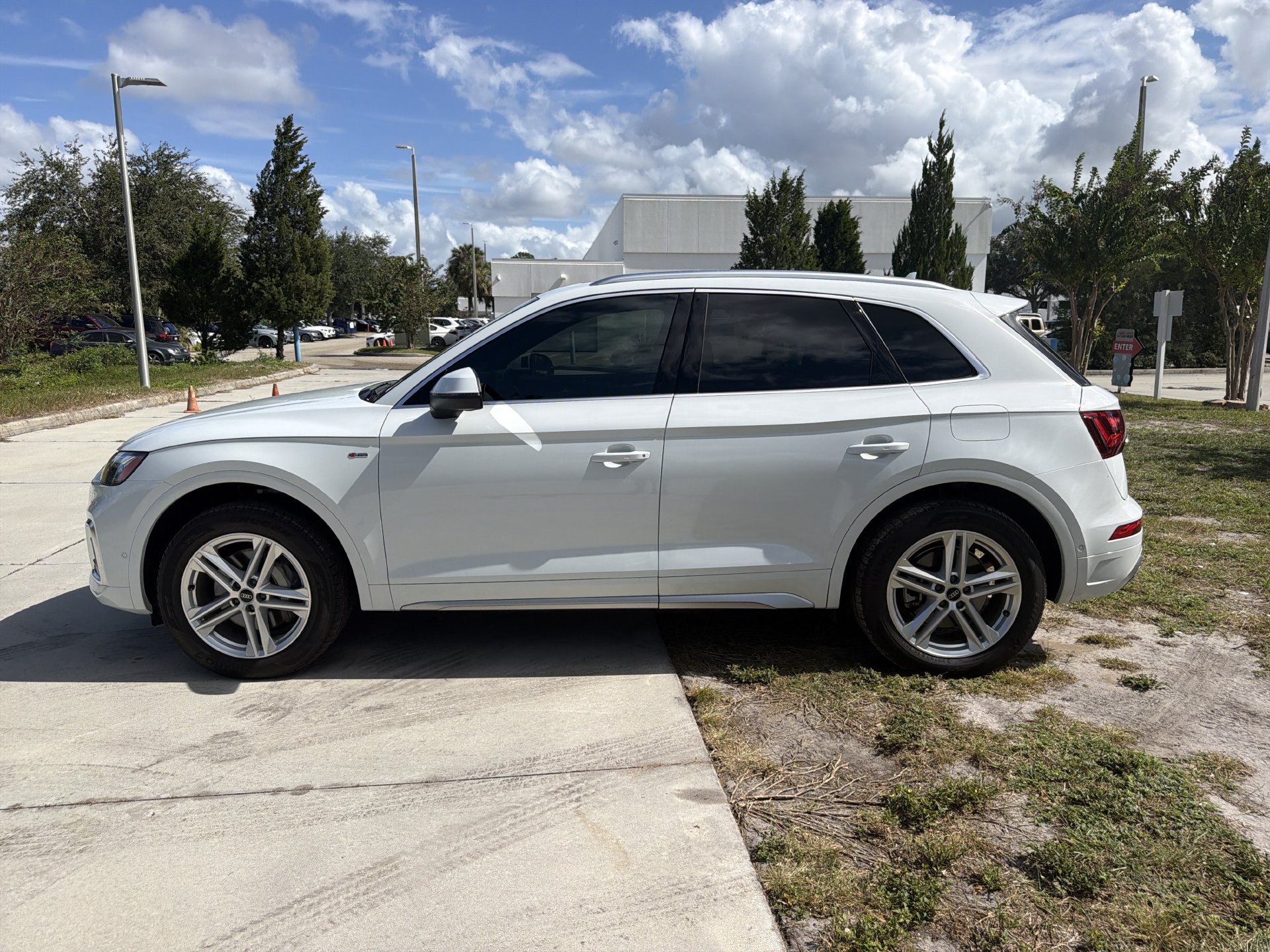 Used 2022 Audi Q5 e Prestige AWD/4WD image 7