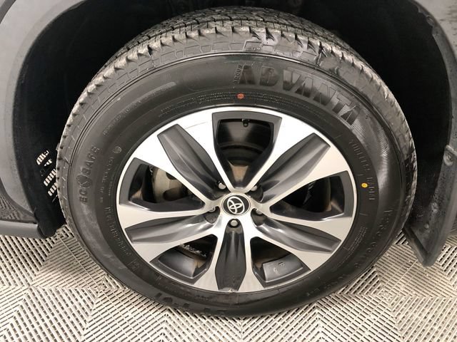 Used 2022 Toyota Highlander XLE AWD/4WD image 28