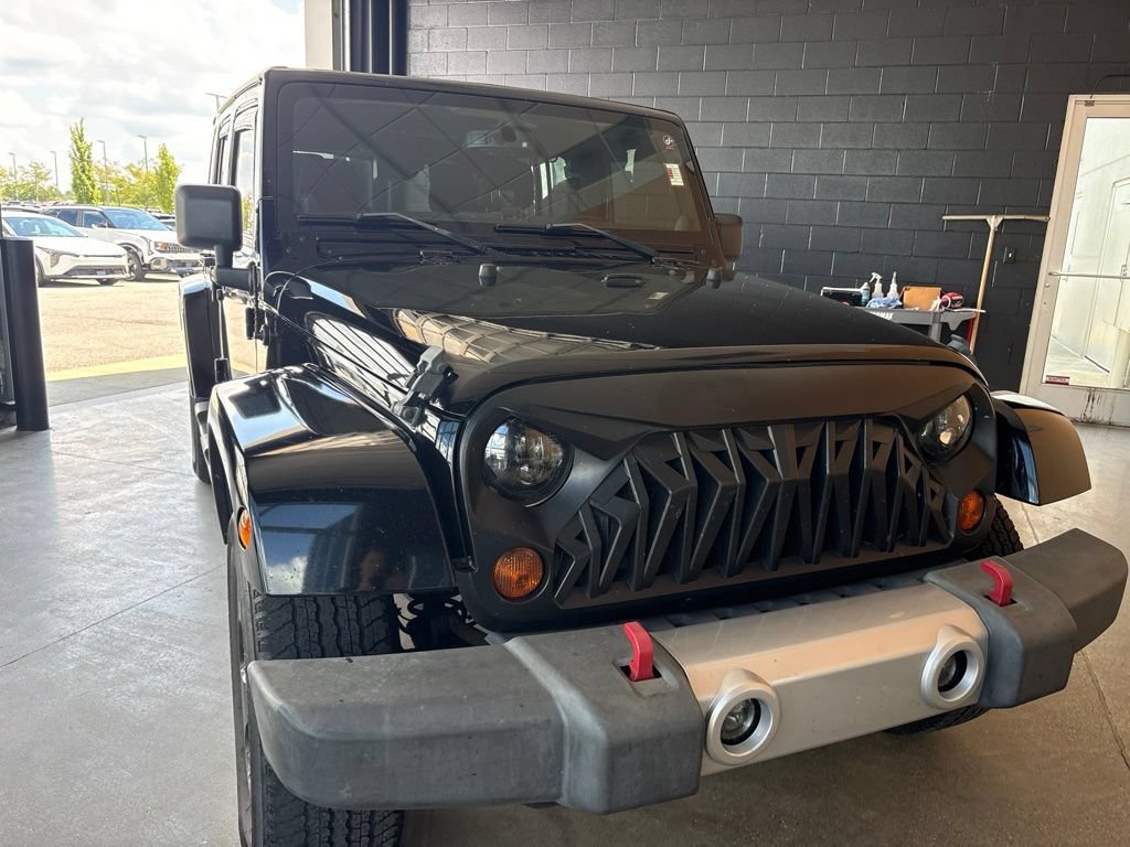 Used 2013 Jeep Wrangler Unlimited Sahara w/ Connectivity Group AWD/4WD image 2