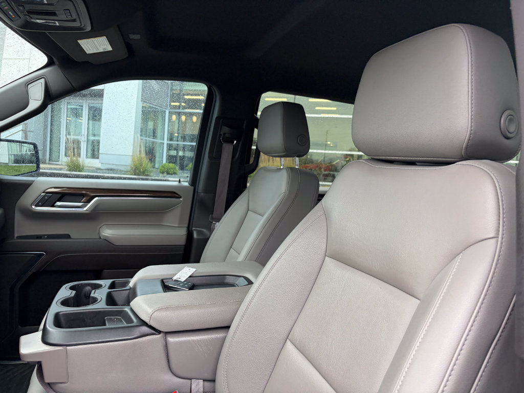 Used 2024 Chevrolet Silverado 1500 LT w/ Leather Package AWD/4WD image 10