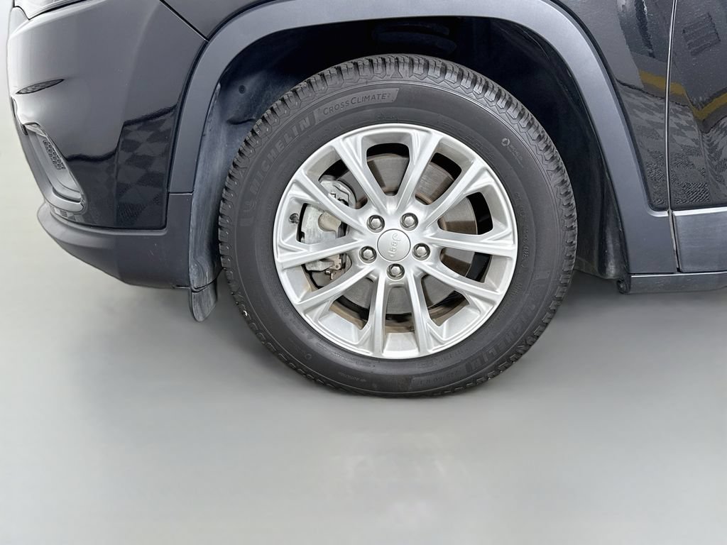 Used 2019 Jeep Cherokee Latitude w/ Popular Appearance Group FWD image 30