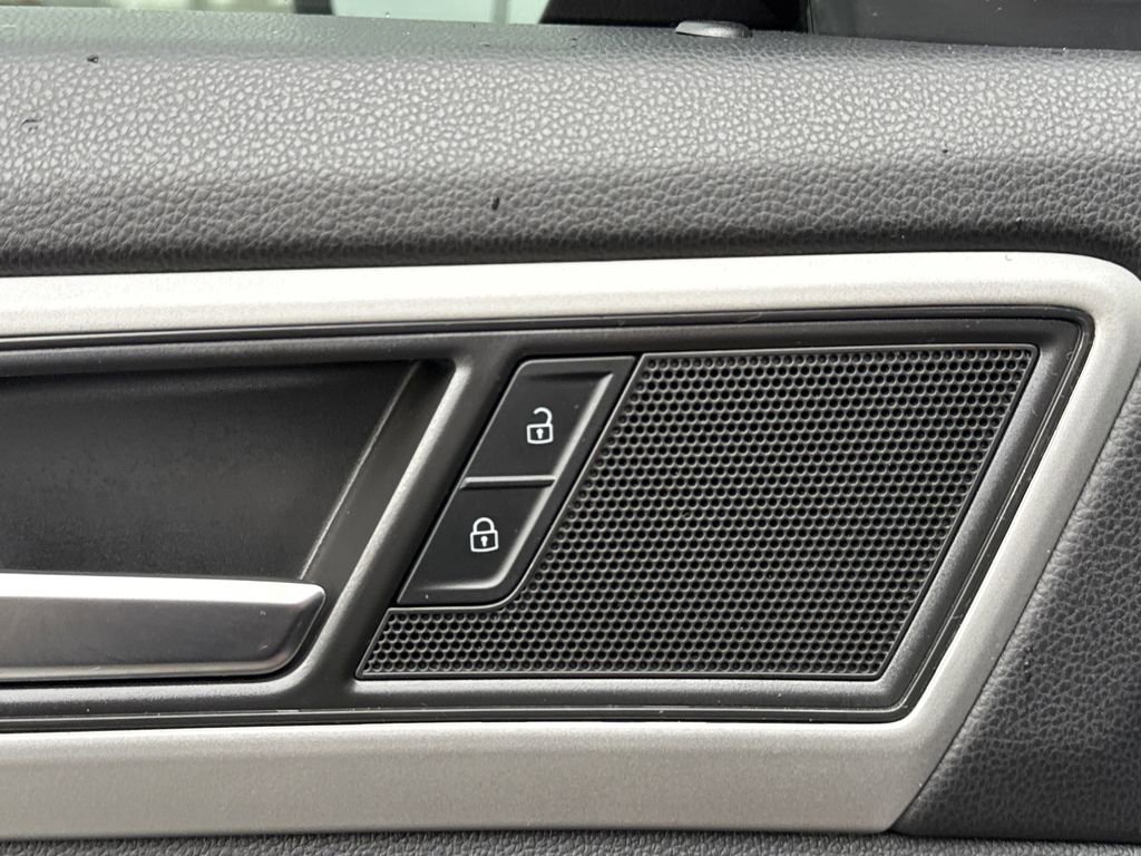 Used 2023 Volkswagen Atlas Cross Sport SEL R-Line image 21