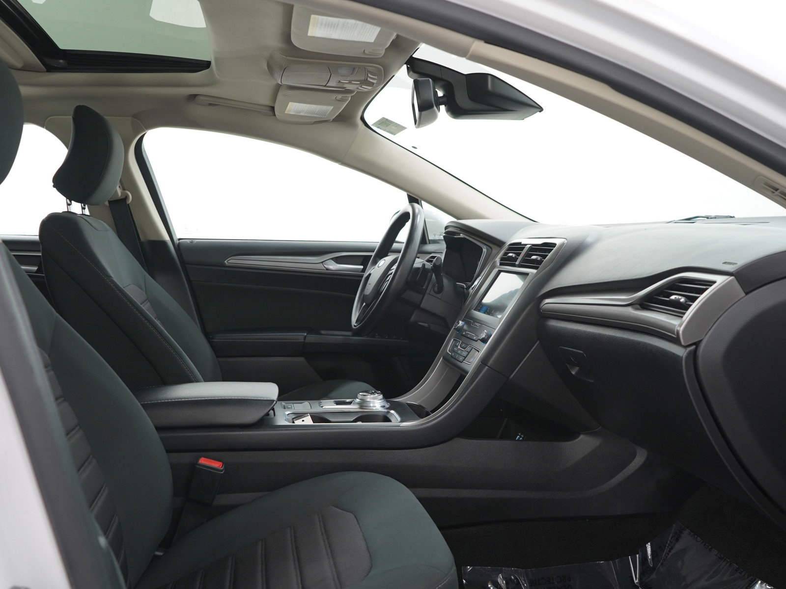 Used 2019 Ford Fusion SE FWD image 11