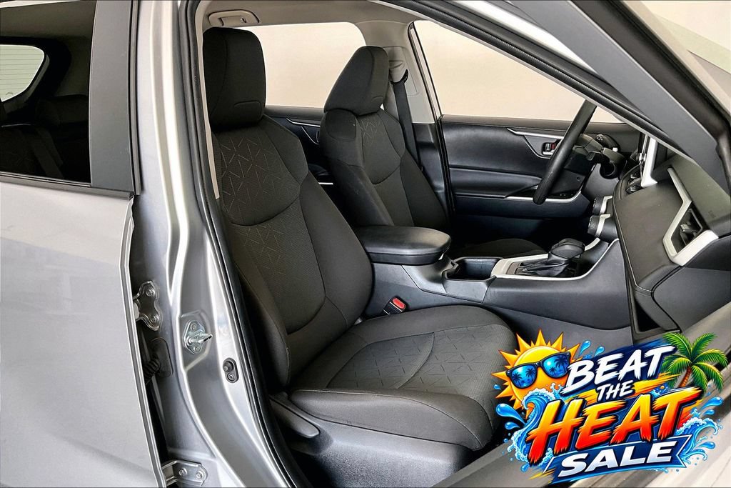 Used 2025 Toyota RAV4 XLE FWD image 9