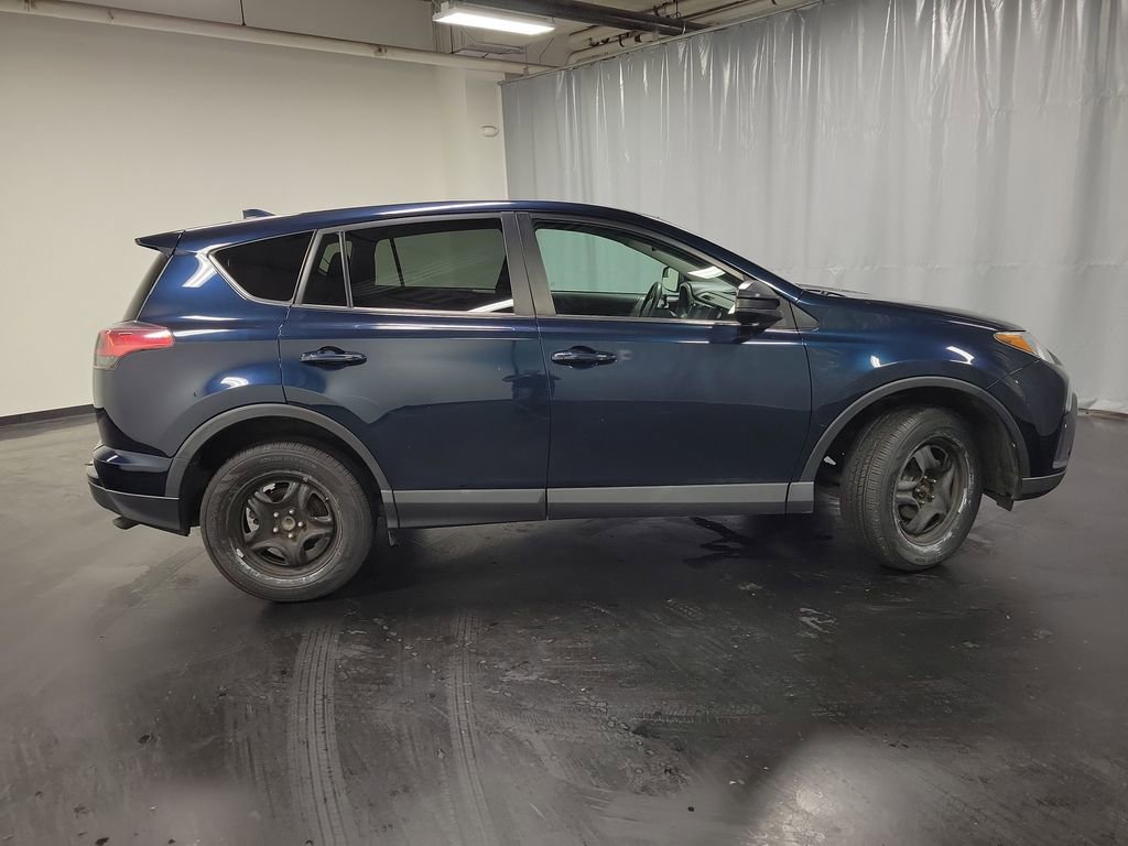 Used 2018 Toyota RAV4 LE image 9