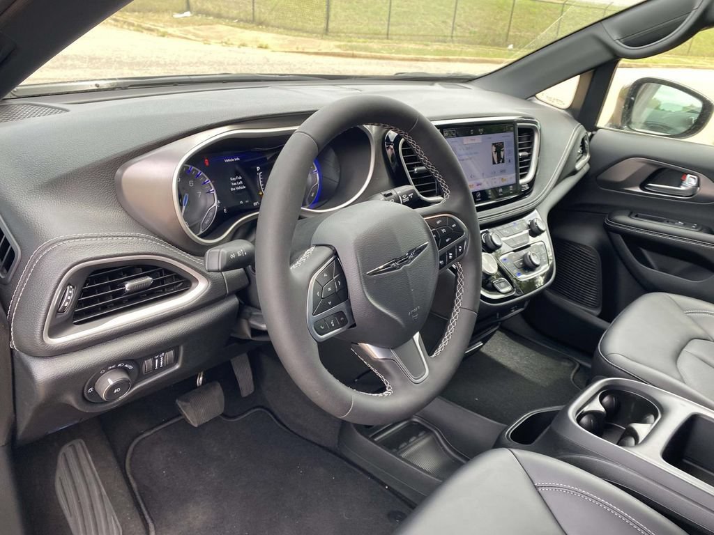 New 2026 Chrysler Pacifica Select FWD image 21
