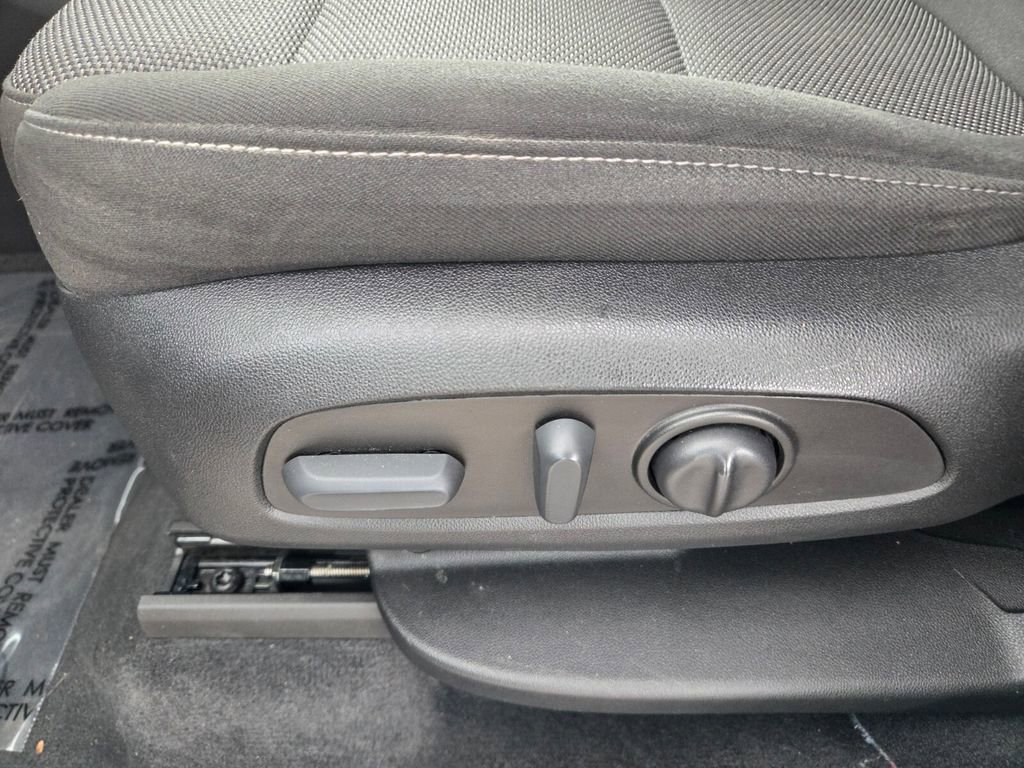 Certified 2023 Chevrolet Traverse LT FWD image 6