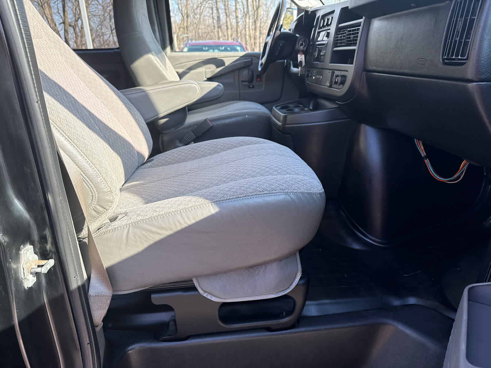 Used 2018 Chevrolet Express 2500 LS w/ Driver Convenience Package RWD image 12