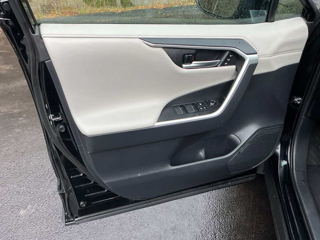 Used 2019 Toyota RAV4 Limited w/ Limited Grade Weather Package AWD/4WD image 11