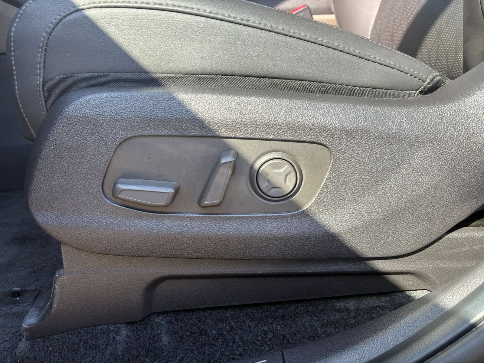 Used 2026 Kia Carnival FWD image 19