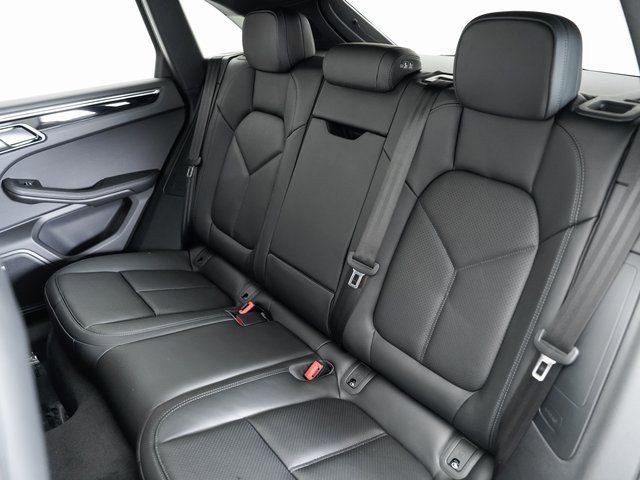 Certified 2025 Porsche Macan image 27