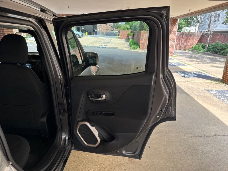Used 2017 Jeep Renegade Latitude AWD/4WD image 12