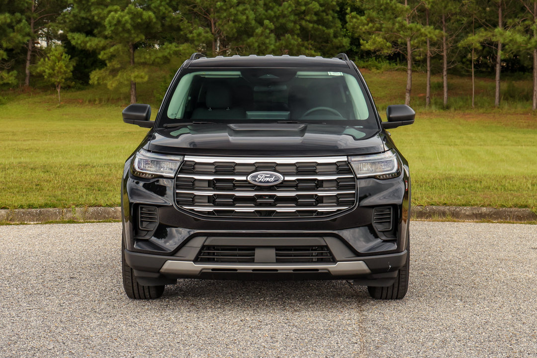 New 2026 Ford Explorer Active RWD image 2