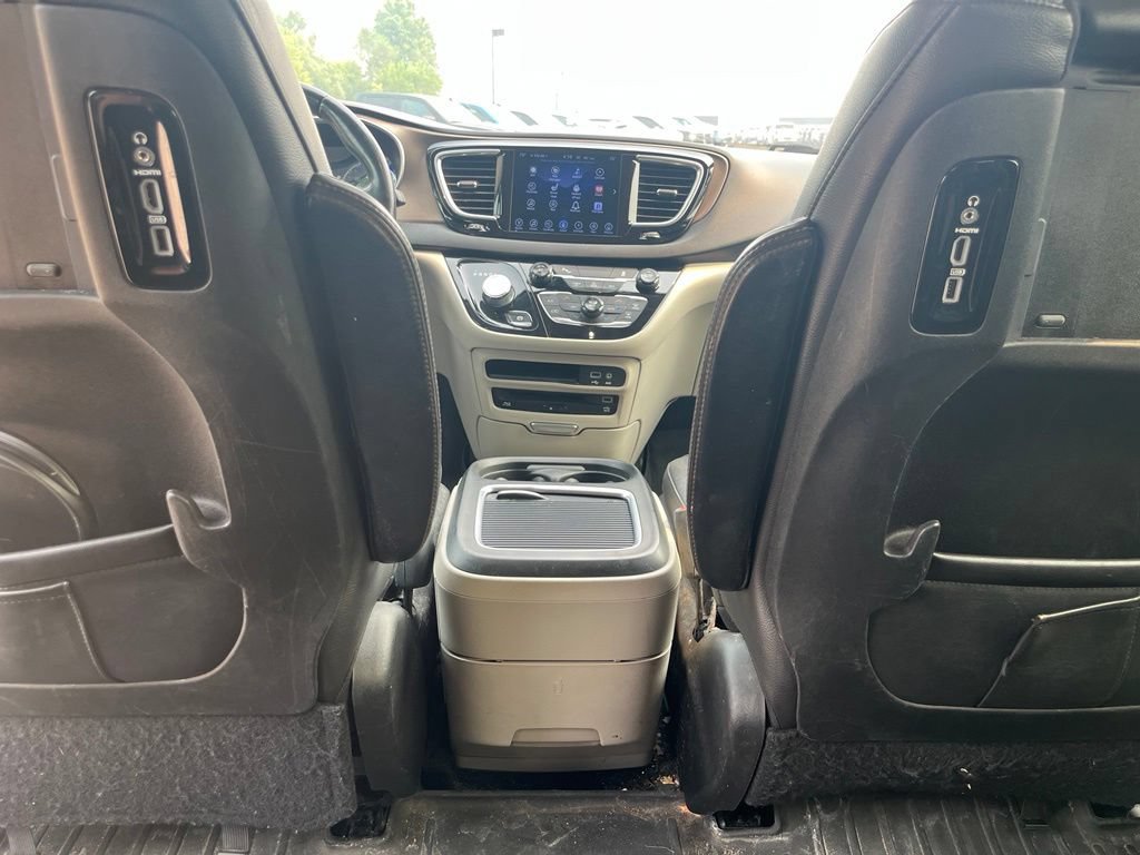 Used 2017 Chrysler Pacifica Touring-L Plus FWD image 29