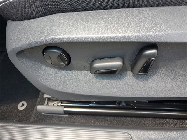 New 2025 Volkswagen Taos SE image 20