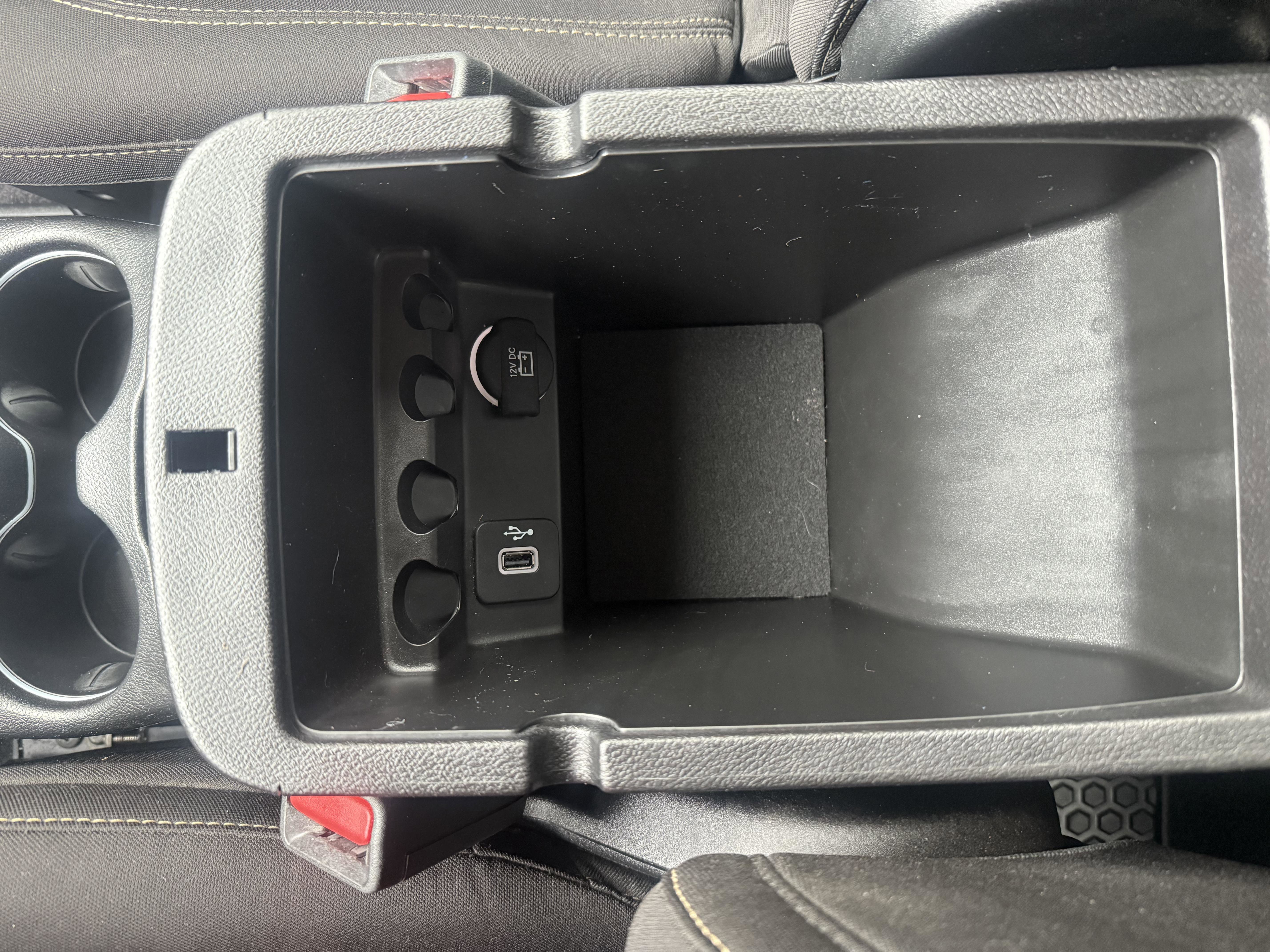 Used 2017 Jeep Cherokee Latitude w/ Cold Weather Group image 31