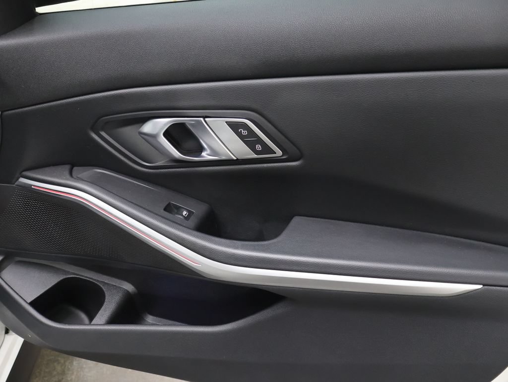Used 2022 BMW 330i Sedan w/ M Sport Package RWD image 11