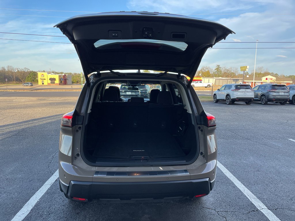 Certified 2025 Nissan Rogue SV image 21