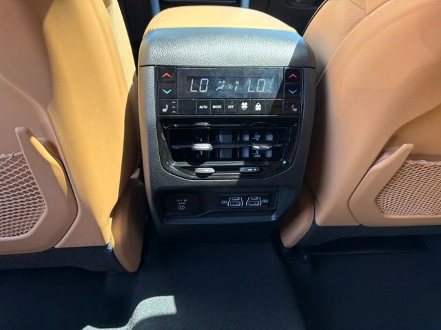 Used 2024 Jeep Grand Cherokee Summit w/ Adv Protech Group IV AWD/4WD image 17