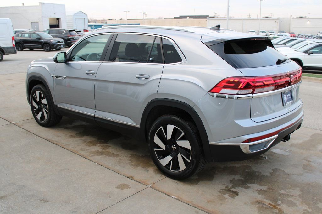 Certified 2025 Volkswagen Atlas Cross Sport SEL AWD/4WD image 4