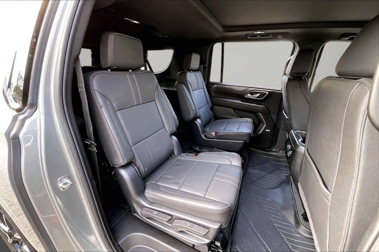 Used 2024 Chevrolet Suburban RST w/ Luxury Package AWD/4WD image 25