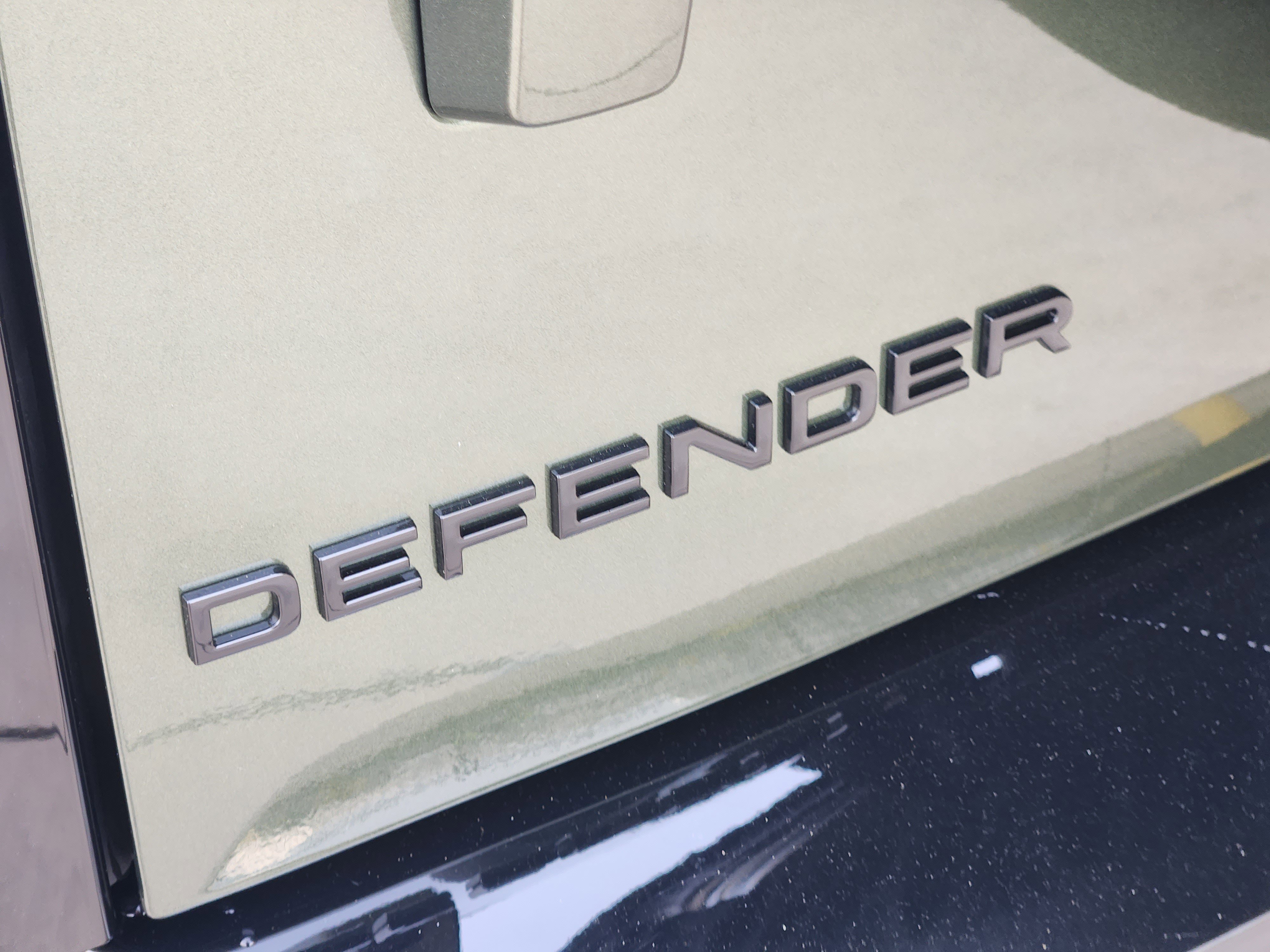 New 2026 Land Rover Defender 110 X-Dynamic SE image 12