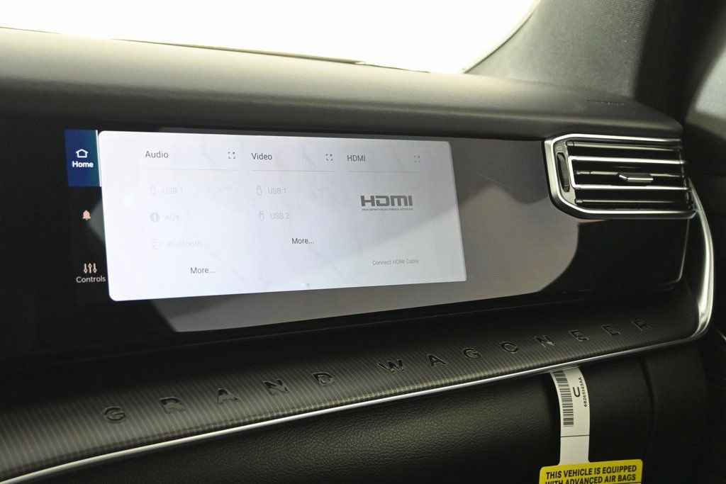 New 2026 Jeep Grand Wagoneer Summit w/ Premium Group III image 33