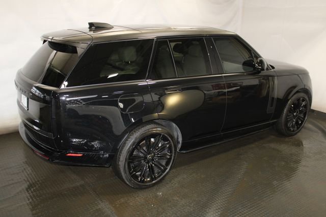 Used 2025 Land Rover Range Rover SE image 5
