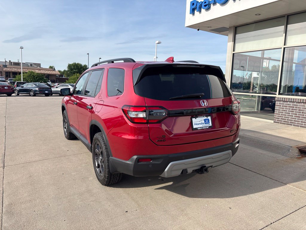 Certified 2025 Honda Pilot TrailSport image 7