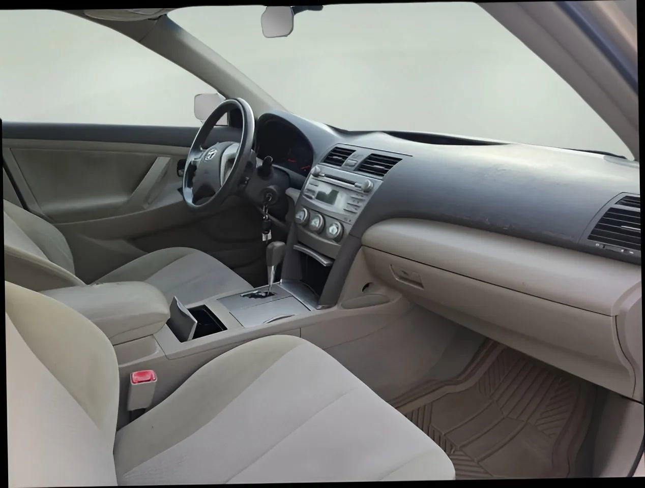 Used 2010 Toyota Camry LE image 19