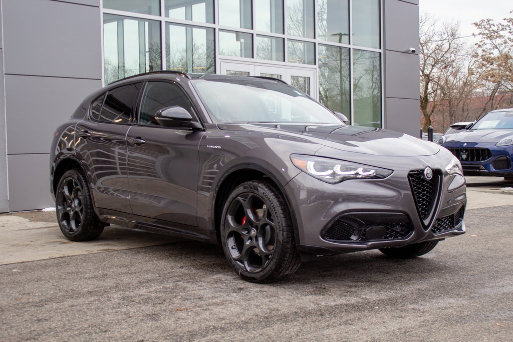 New 2025 Alfa Romeo Stelvio Sprint image 3