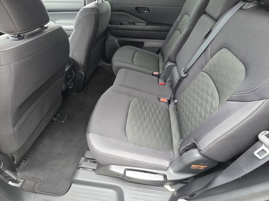 Used 2024 Nissan Pathfinder SV FWD image 9