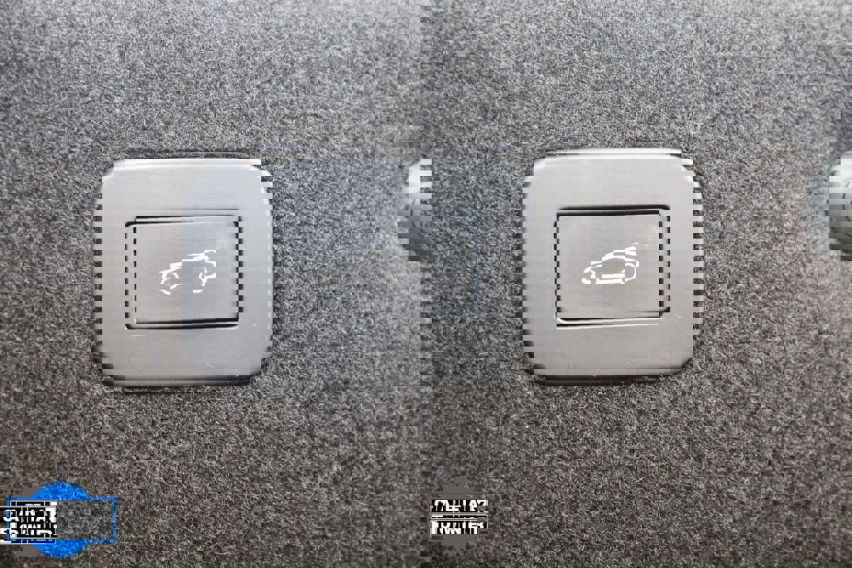 Used 2023 Jaguar XF R-Dynamic SE image 81