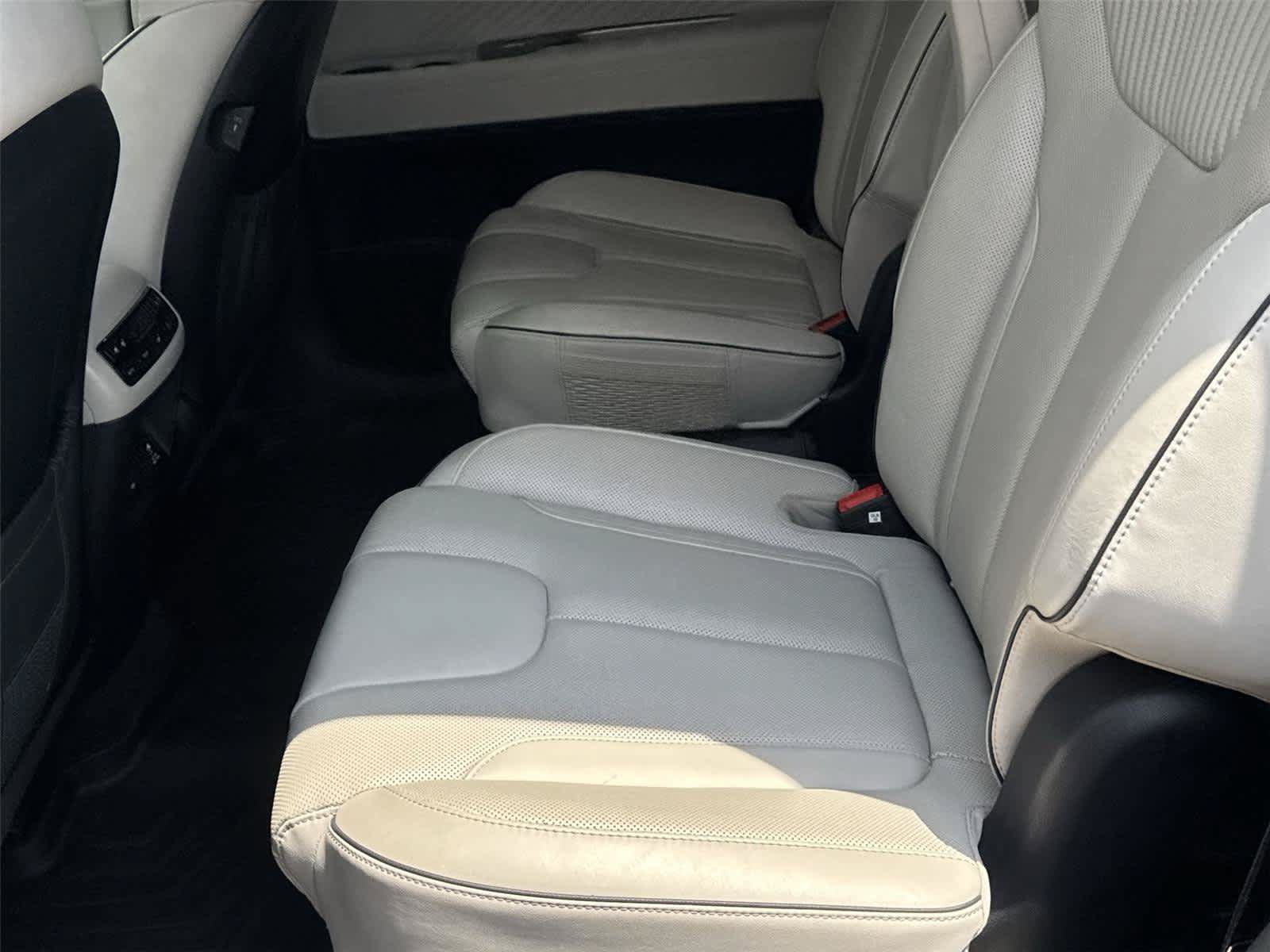 Used 2024 Hyundai Palisade Calligraphy AWD/4WD image 16