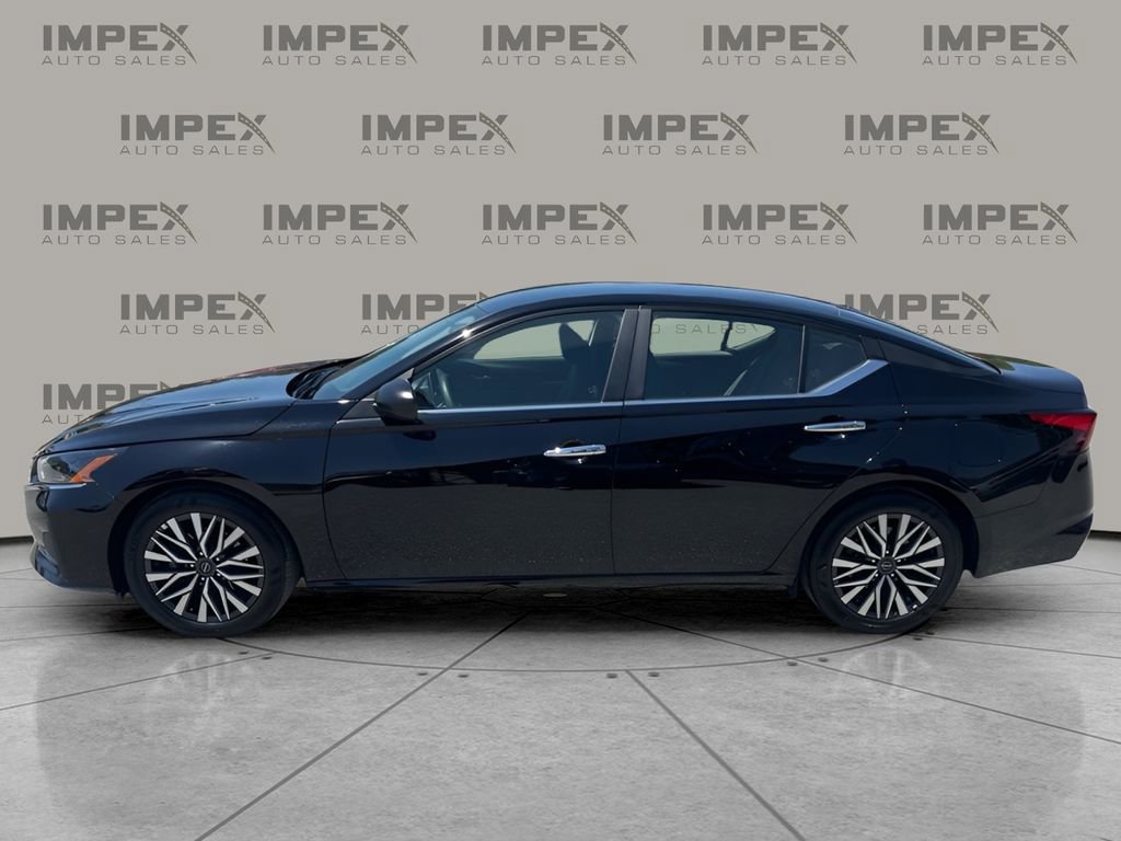 Used 2025 Nissan Altima 2.5 SV FWD image 2