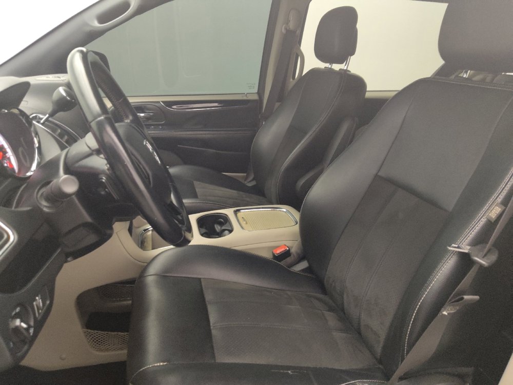 Used 2019 Dodge Grand Caravan SXT FWD image 17