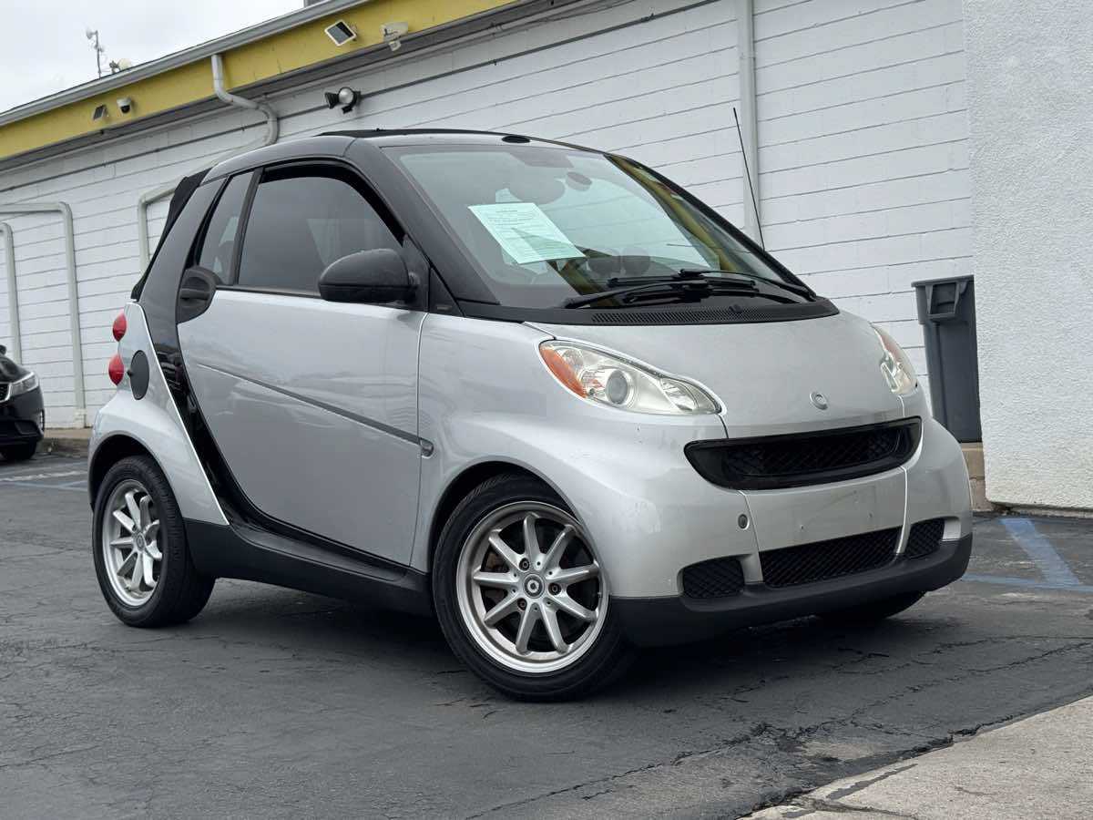 Used 2009 smart fortwo passion RWD image 2