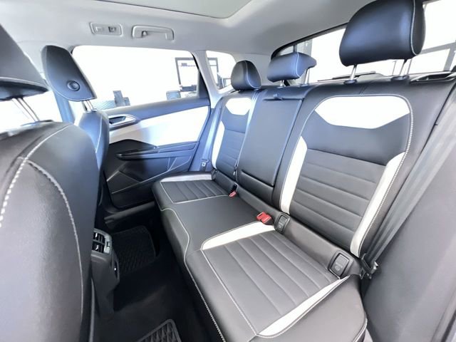 Used 2025 Volkswagen Taos SEL image 23
