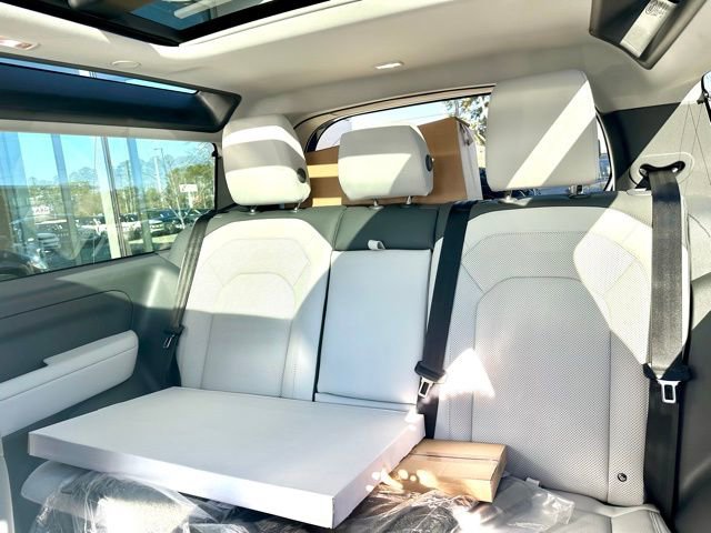 New 2025 Land Rover Defender 90 S image 33